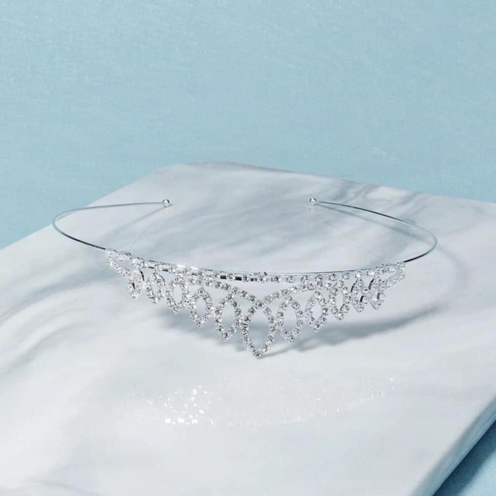 Princess Style Rhinestone Crown In Silver - Picture 3 of 6